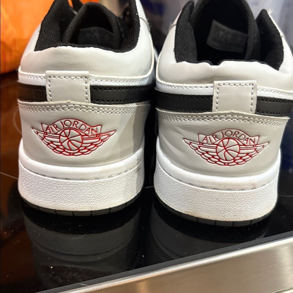 Nike Jordan Air Jordan 1 Low SE Men’s 7.5 women’s 9 - Picture 4 of 6
